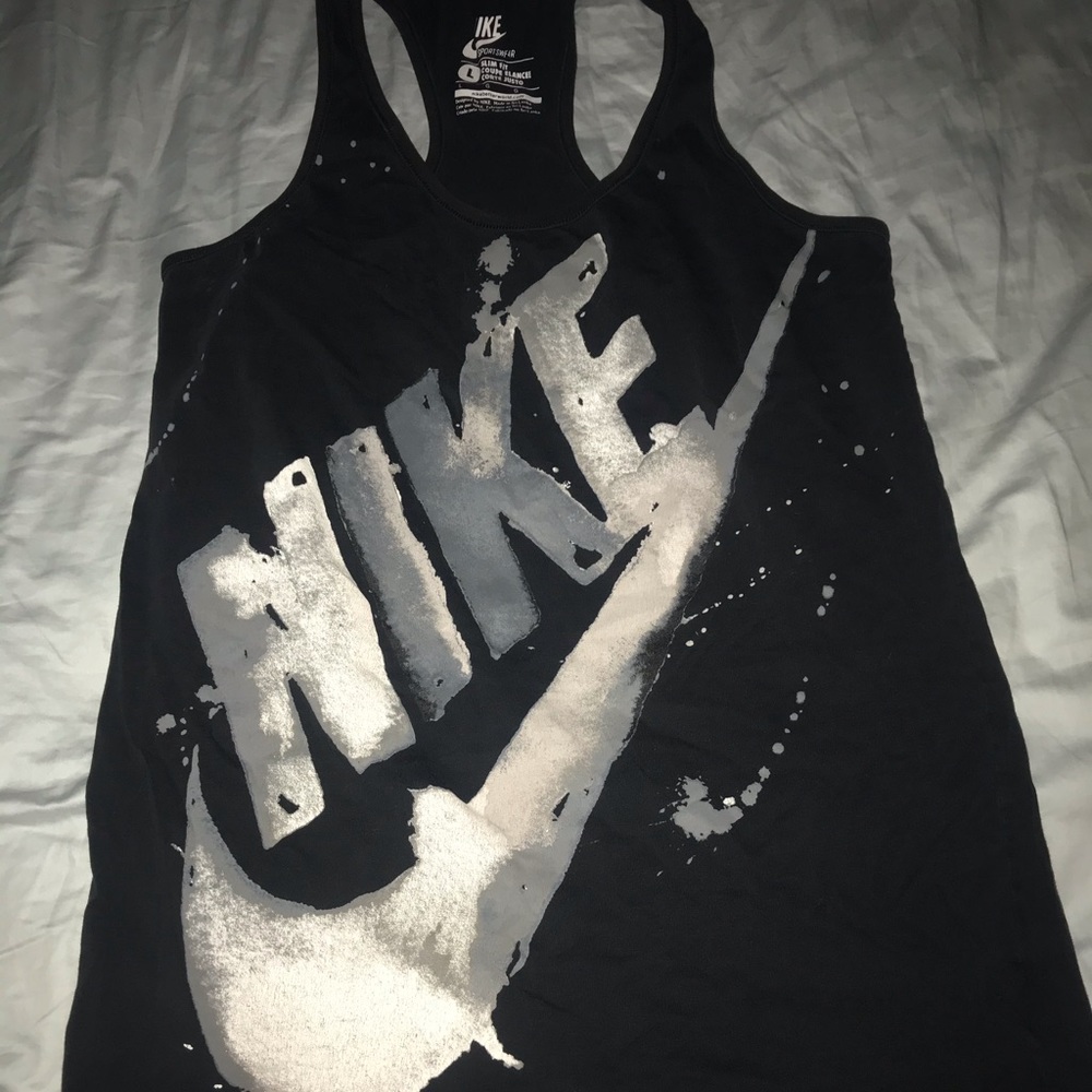Nike tank lightly worn